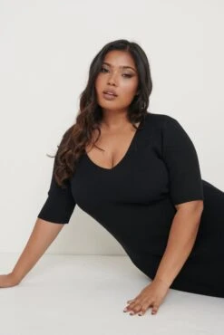 Lara Ribbed Midi Dress - Black -By Knitwear Shop Lara Ribbed Dress Black Curve 484