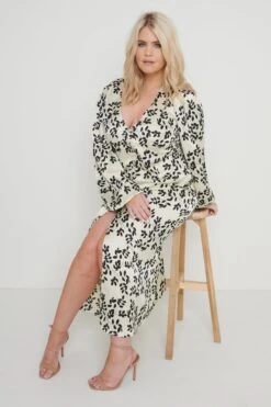 Naya Satin Midaxi Dress - Monochrome Floral -By Knitwear Shop Naya Satin Midaxi dress Floral Curve100