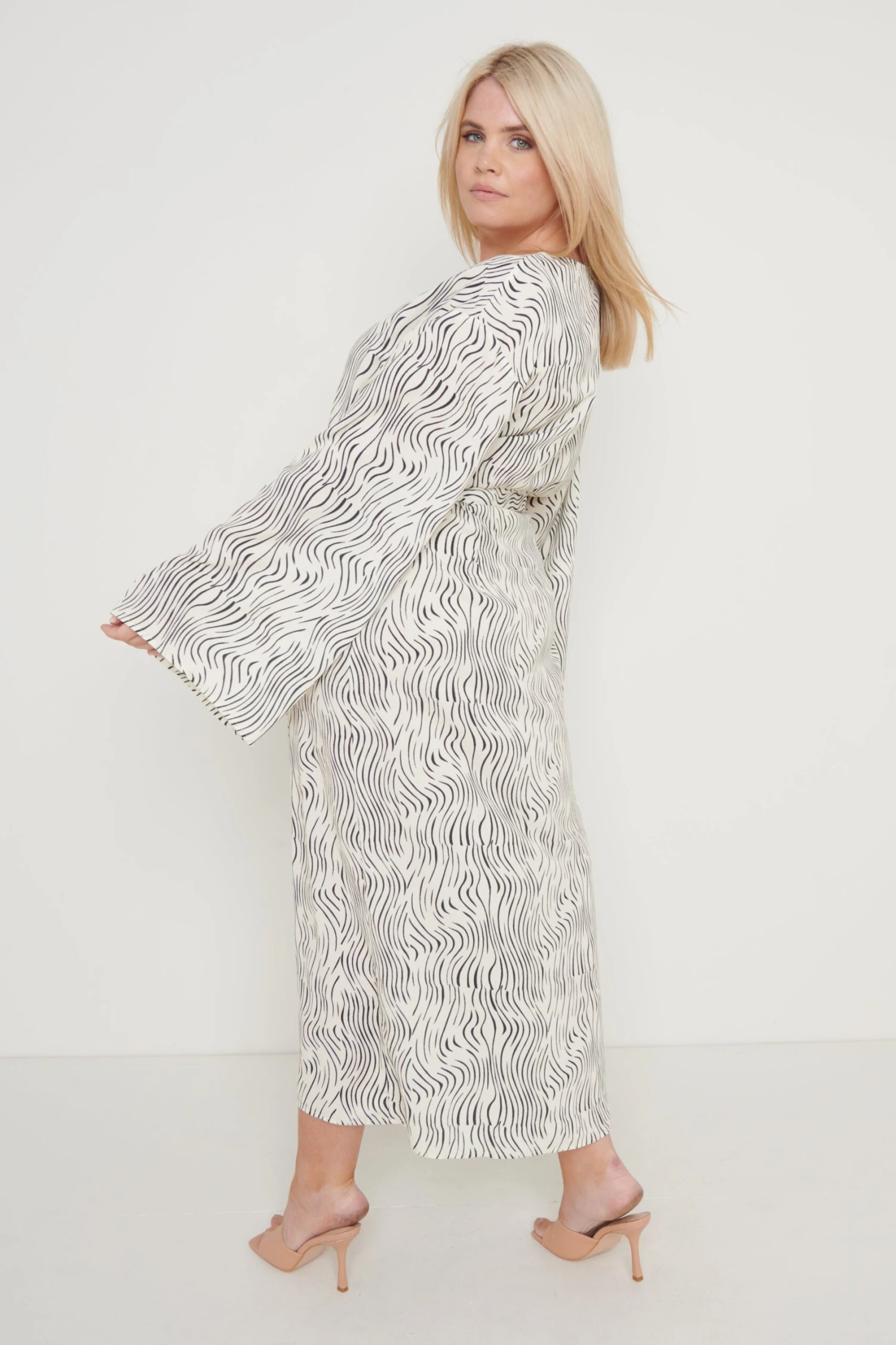 Roscoe Button Shirt Kimono Dress - Abstract Wave 9 Roscoe Button Shirt Kimono Dress - Abstract Wave - Image 7