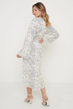 Roscoe Button Shirt Kimono Dress - Abstract Wave 12 Roscoe Button Shirt Kimono Dress - Abstract Wave -By Knitwear Shop Roscoe Dress Print 3644