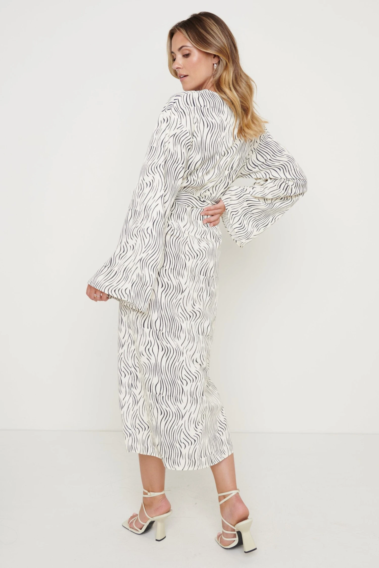 Roscoe Button Shirt Kimono Dress - Abstract Wave 5 Roscoe Button Shirt Kimono Dress - Abstract Wave - Image 3