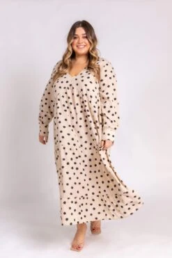 Curve Dotty Day Dress - Beige Polka Dot -By Knitwear Shop UR4A1642